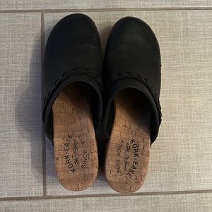 Clogs worn less than 5 times. Excellent condition.